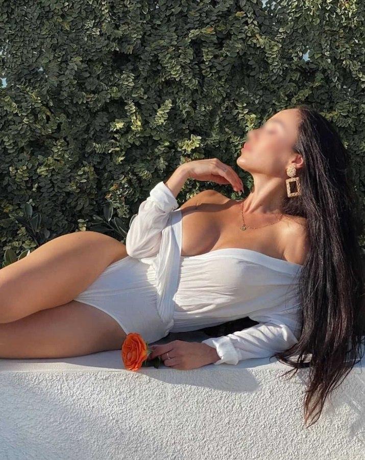 Арина проститутка интим салон Санкт-Петербурга у метро Московская дешевые проститутки салон